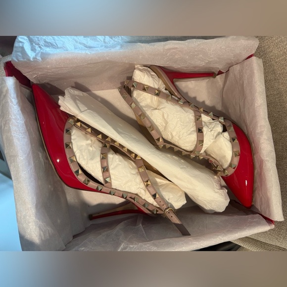 Valentino Garavani Iconic red rockstud  heels size 40.5 - Picture 7 of 15